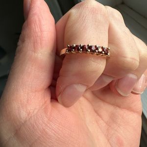 9k solid gold Garnet stacking ring sz 7.5